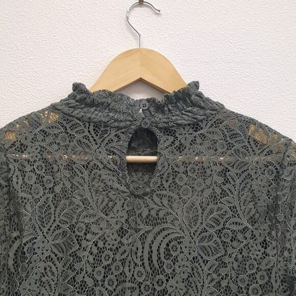 Cable and Gauge sage green lace turtle neck blouse size XL - Picture 6 of 7